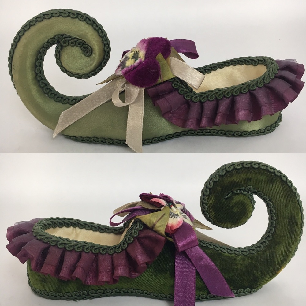 Antique Aladdin slipper jewelry holder